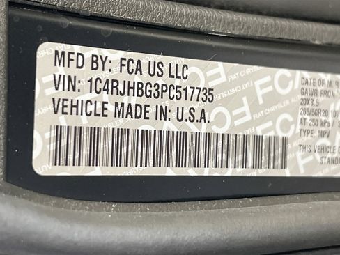 Used 2023 Jeep Grand Cherokee Limited w/ Black Appearance Package AWD/4WD image 31