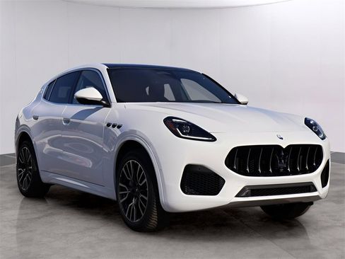 New 2025 Maserati Grecale GT image 3
