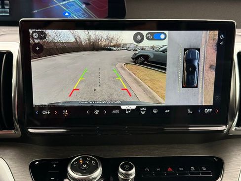 Used 2025 Ford Expedition Platinum image 14