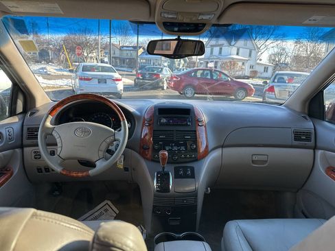 Used 2006 Toyota Sienna XLE Limited image 15
