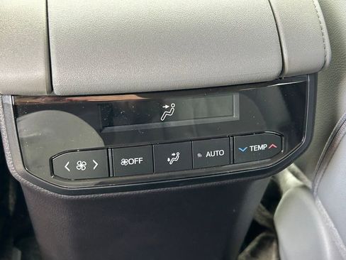 Used 2026 Toyota Highlander Limited image 24