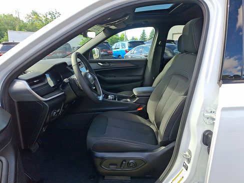 Certified 2025 Jeep Grand Cherokee L Laredo w/ Luxury Tech Group I AWD/4WD image 3
