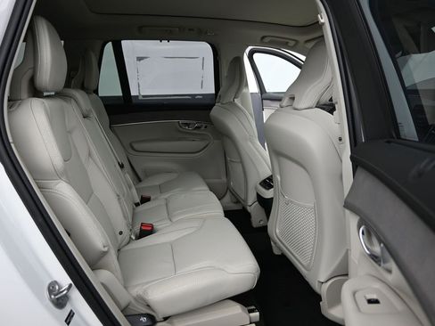 New 2026 Volvo XC90 B6 Ultra w/ Protection Package image 17