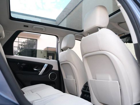 Used 2020 Land Rover Discovery Sport SE image 29