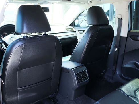 Used 2015 Volkswagen Passat 1.8T SE image 31