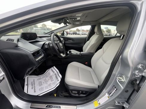 Used 2024 Toyota Prius Limited w/ Limited Premium Package image 11