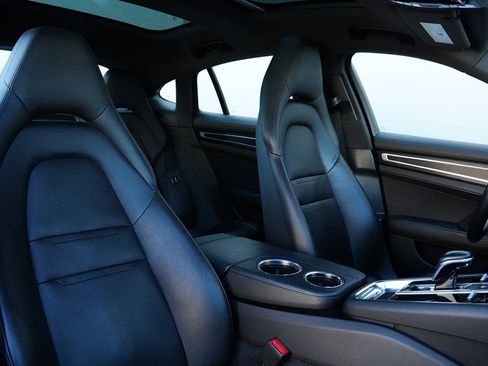 Used 2020 Porsche Panamera 4 image 17