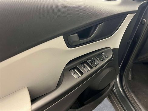 Used 2023 Hyundai Kona SEL image 14