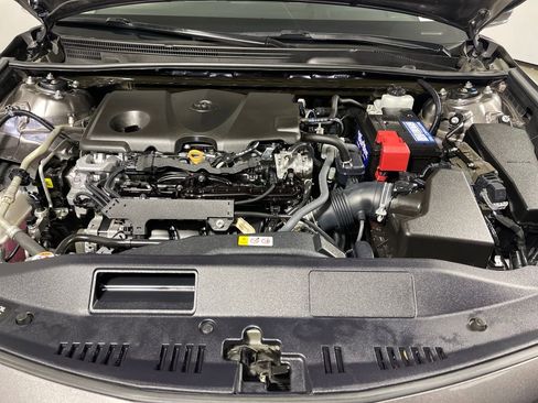 Certified 2022 Toyota Camry SE image 9