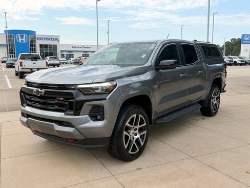 Used 2023 Chevrolet Colorado Z71 w/ Z71 Convenience Package 2 AWD/4WD image 3