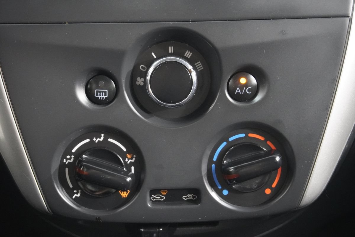 Used 2018 Nissan Versa SV FWD image 19