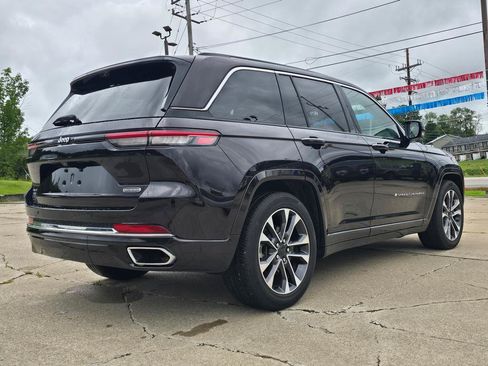 Used 2023 Jeep Grand Cherokee Overland w/ Luxury Tech Group IV AWD/4WD image 3