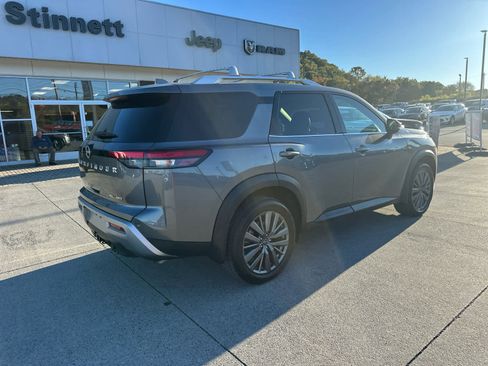 Used 2025 Nissan Pathfinder SL w/ SL Premium Package image 6