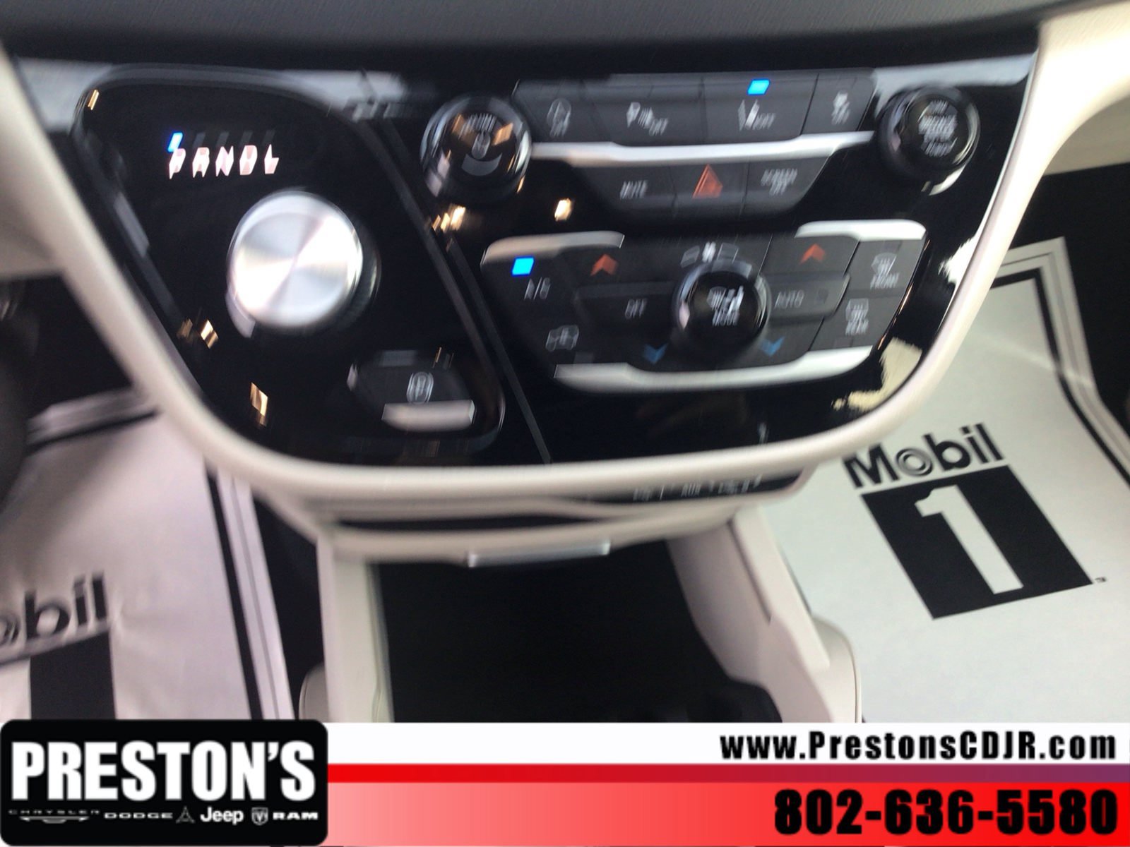 Used 2024 Chrysler Pacifica Touring-L FWD image 19