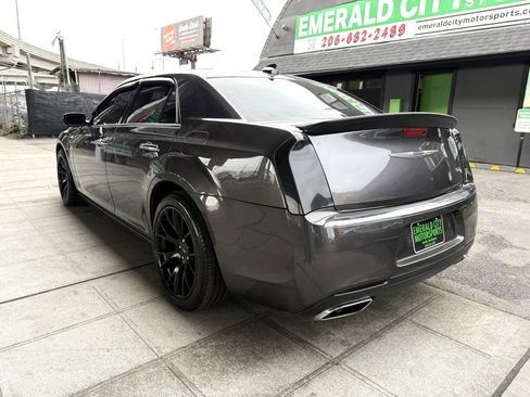 Used 2017 Chrysler 300 C image 5