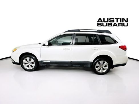 Used 2010 Subaru Outback 2.5i Limited AWD/4WD image 4
