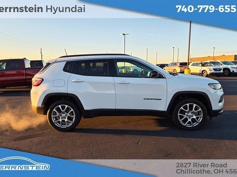 Used 2022 Jeep Compass Latitude image 30