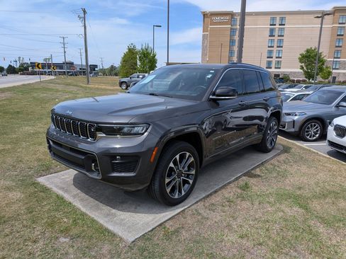 Used 2023 Jeep Grand Cherokee Overland w/ Adv Protech Group III image 7