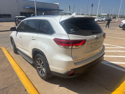 Used 2019 Toyota Highlander XLE image 5