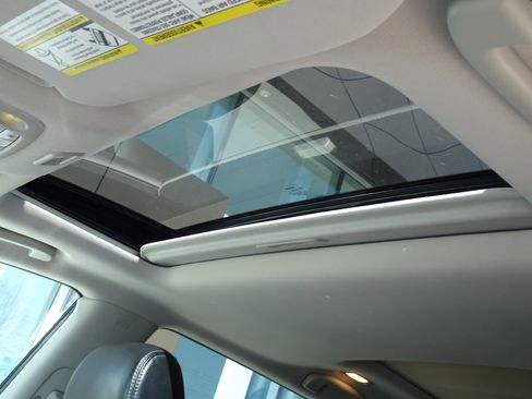 Used 2017 Nissan Pathfinder Platinum image 4