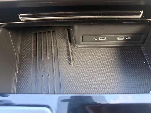 Used 2025 Volkswagen Atlas Cross Sport SE FWD image 23