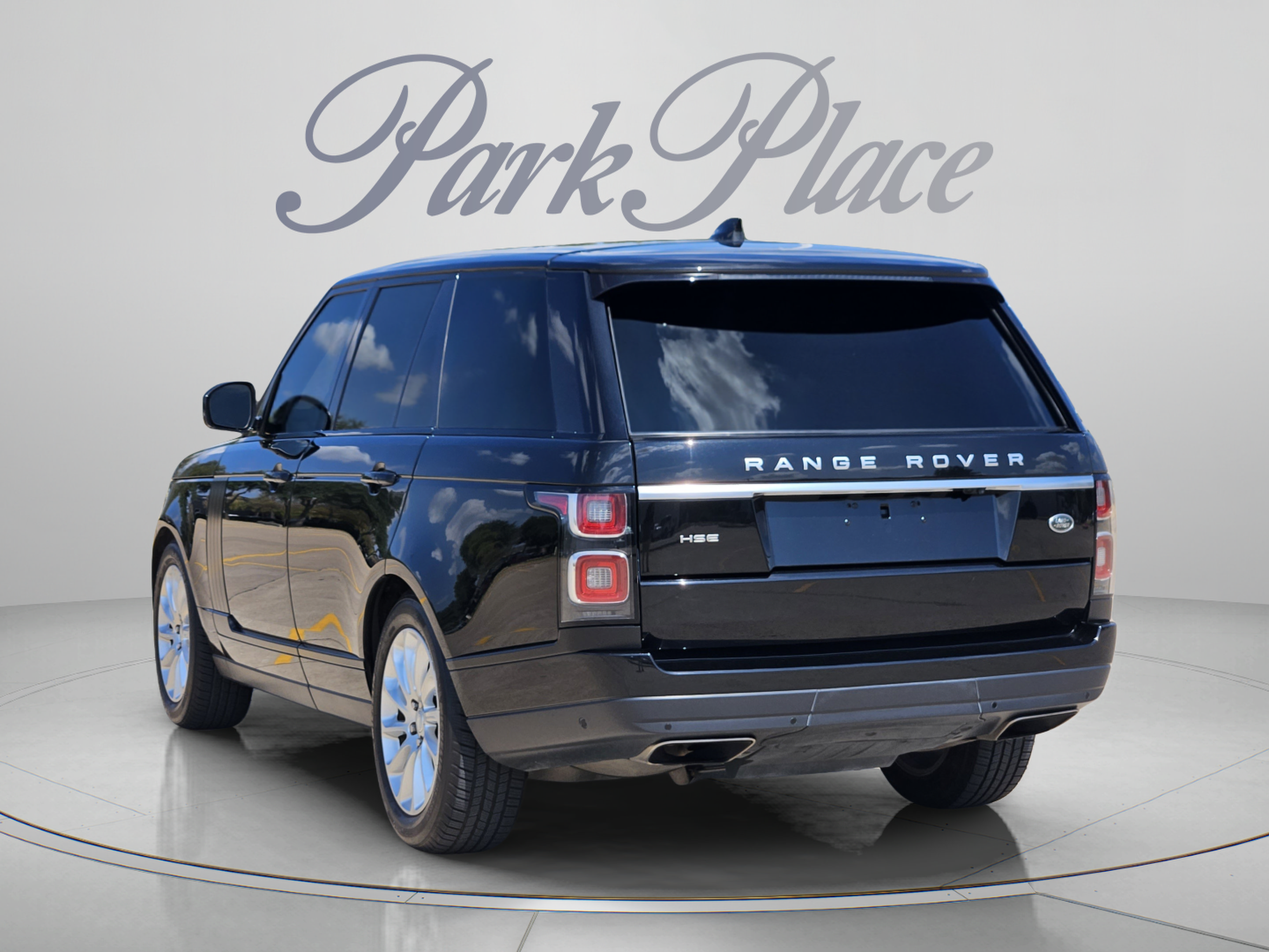 Used 2018 Land Rover Range Rover HSE AWD/4WD image 3