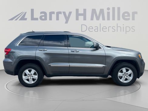 Used 2013 Jeep Grand Cherokee Laredo w/ Laredo E Group AWD/4WD image 6