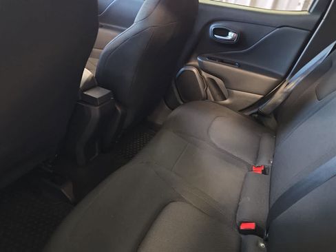 Used 2023 Jeep Renegade Latitude AWD/4WD image 5