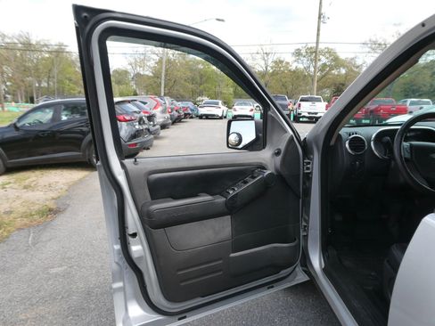 Used 2010 Ford Explorer Sport Trac XLT image 11