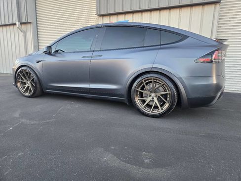 Used 2022 Tesla Model X Plaid image 4