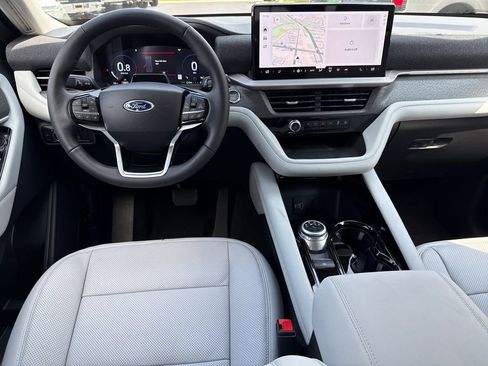 New 2026 Ford Explorer Platinum image 5