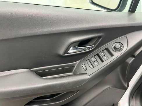 Used 2019 Chevrolet Trax LS image 20