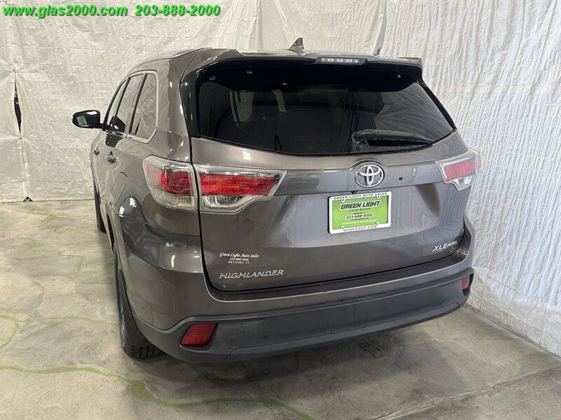 Used 2016 Toyota Highlander XLE AWD/4WD image 32