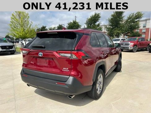 Used 2022 Toyota RAV4 XLE w/ Convenience Package AWD/4WD image 4