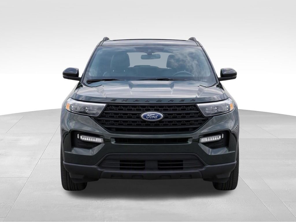 Used 2022 Ford Explorer XLT w/ Equipment Group 202A AWD/4WD image 7