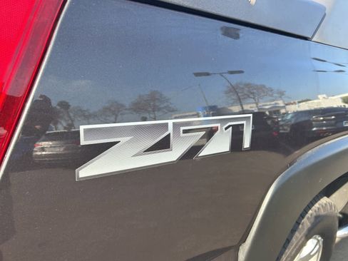 Used 2005 Chevrolet Avalanche Z71 w/ Sun And Sound Package image 28