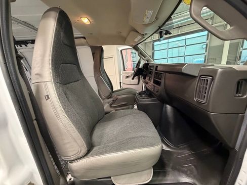 Used 2022 Chevrolet Express 2500 w/ Driver Convenience Package image 31