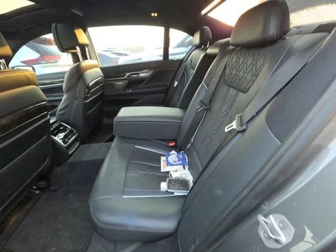 Used 2018 BMW 750i xDrive AWD/4WD image 4