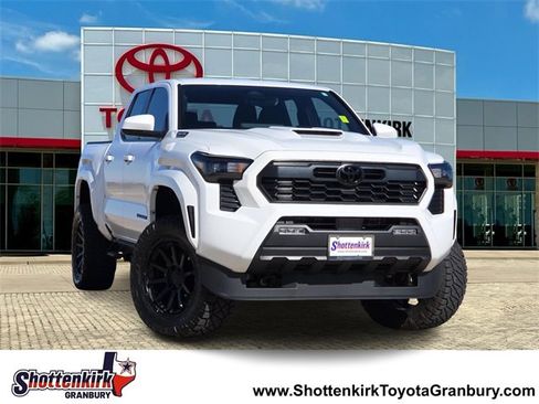Used 2025 Toyota Tacoma TRD Sport image 1