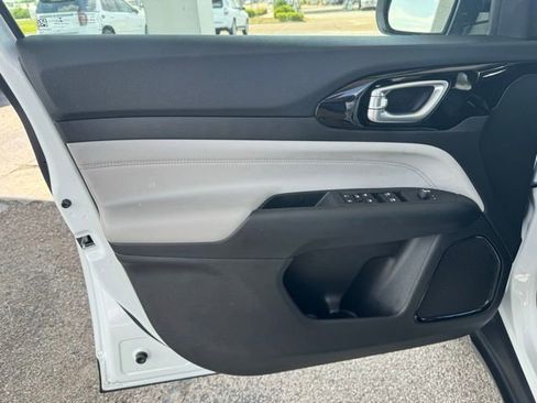 Used 2022 Jeep Compass Limited AWD/4WD image 16