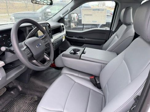 New 2025 Ford F550 4x4 Regular Cab Super Duty image 3