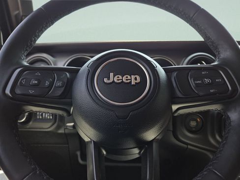 Used 2022 Jeep Wrangler Sport AWD/4WD image 29