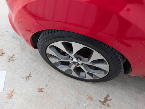 Used 2013 Kia Soul ! w/ Premium Pkg image 9