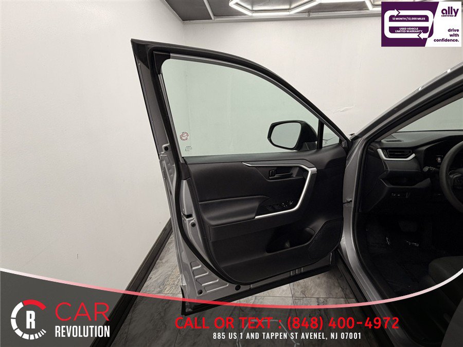 Used 2025 Toyota RAV4 LE AWD/4WD image 10