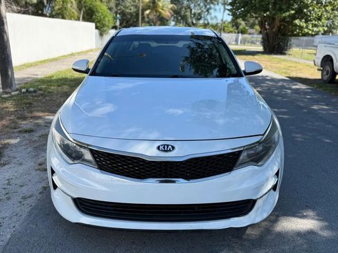 Used 2018 Kia Optima LX w/ 17" Alloy Wheels Package FWD image 5