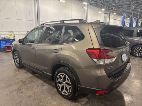 Used 2019 Subaru Forester Premium image 3