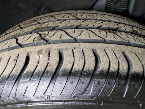 Used 2025 Tesla Model Y Long Range image 36