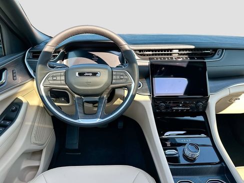 New 2025 Jeep Grand Cherokee Limited image 33