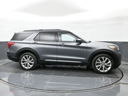 Used 2022 Ford Explorer Platinum w/ Equipment Group 601A image 9