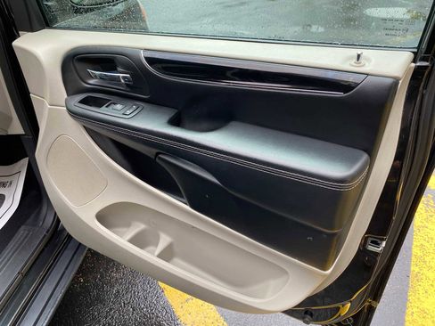 Used 2017 Dodge Grand Caravan SXT FWD image 36